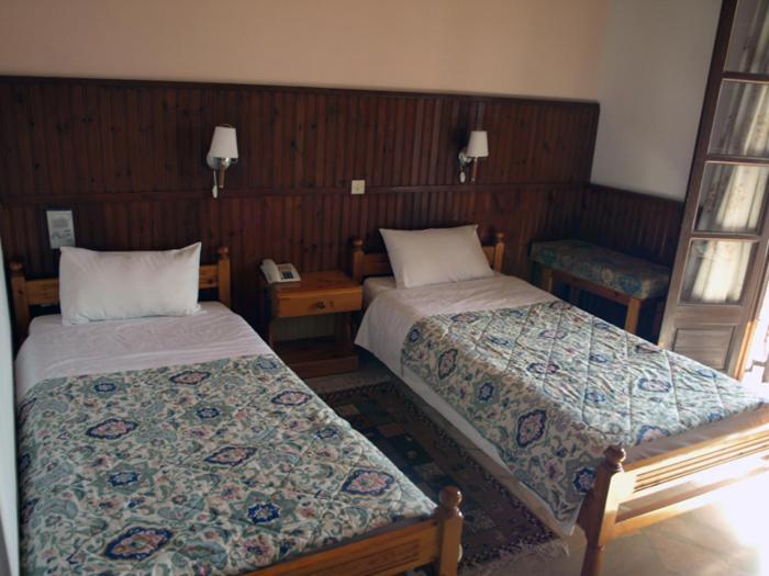 Hotel Bonis Samos Town Habitación foto